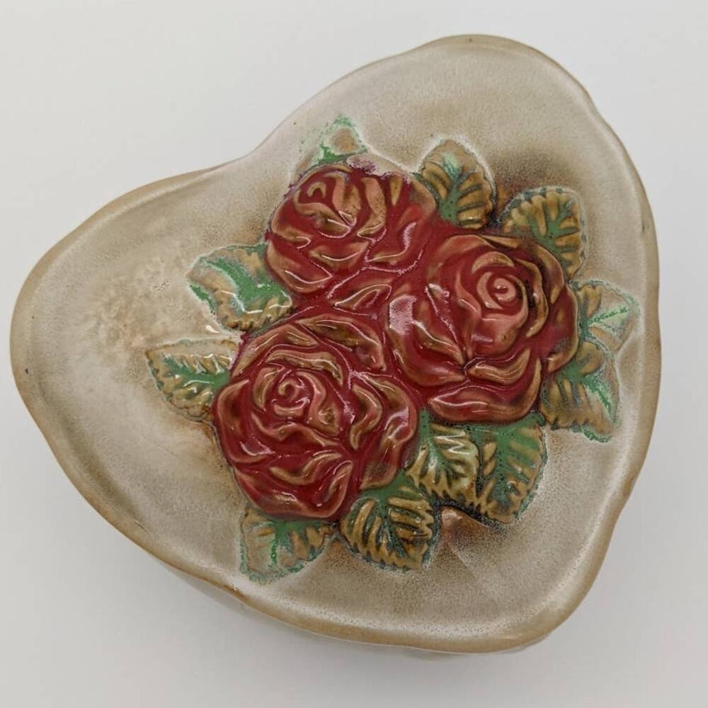 Heart Shape Trinket Dish Ceramic Jewelry Box Roses Lidded Beige Red Vintage